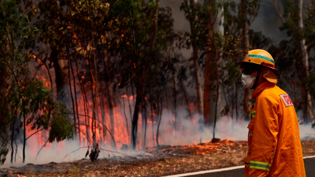WA bushfire breaches containment line in state's southwest