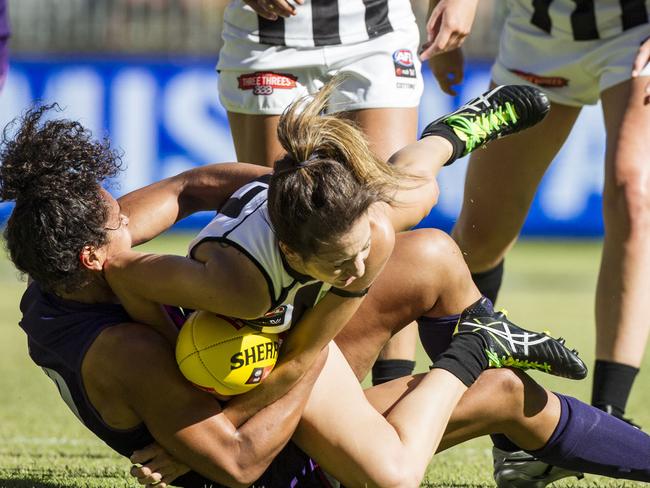 Eliza Hynes and Alicia Janz go head to head. Picture: AAP Images