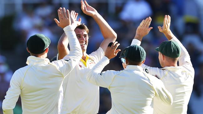 Pat Cummins tore through the South African middle order.