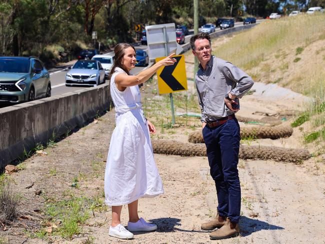 Independent state MP for Pittwater, Jacqui Scruby, shows NSW Premier Chris Minns, the unfinished work on the $340m Mona Vale Rd West upgrade that has been put on the budget backburner for two years. Picture: Supplied