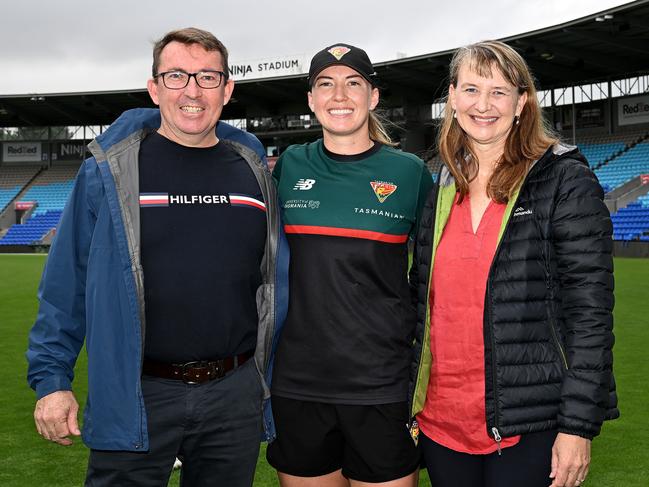 Rachel Trenaman with her parents before her return to cricket on Saturday. (Photo by Steve Bell/Getty Images)