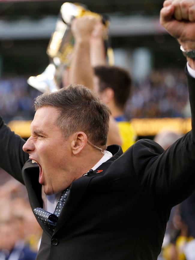 Matthew Richardson celebrates Richmond’s breakthrough premiership in 2017.