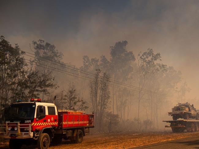 A fire threatens homes and properties in Humpty Doo, it is the second fire in two days and comes as the Northern Territory braces for an extreme fire danger day. Picture : Che Chorley