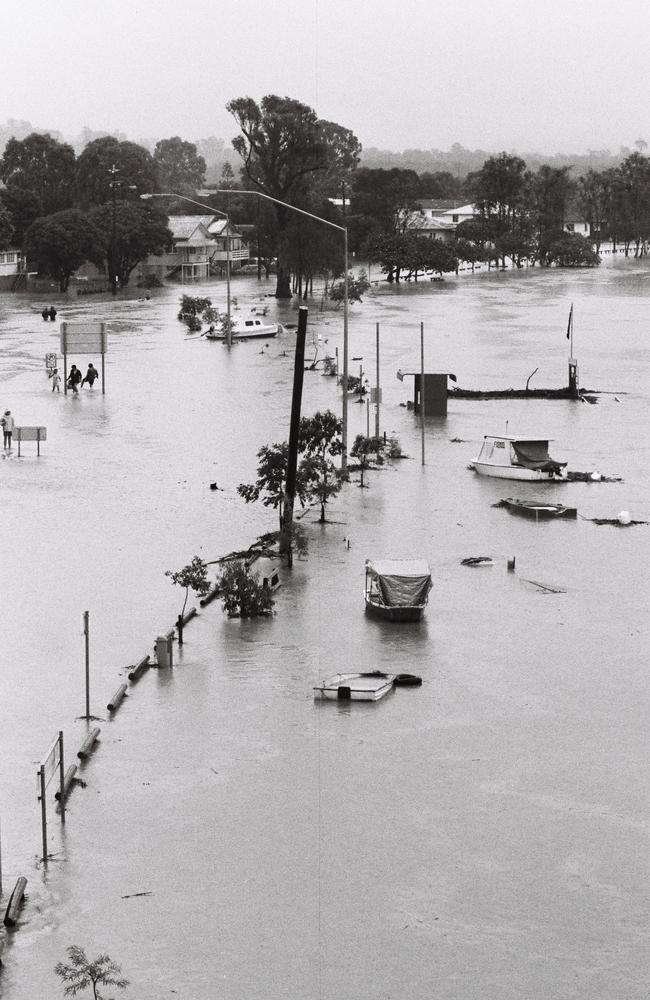 February 1992 flood. Bradman Ave, Maroochydore.