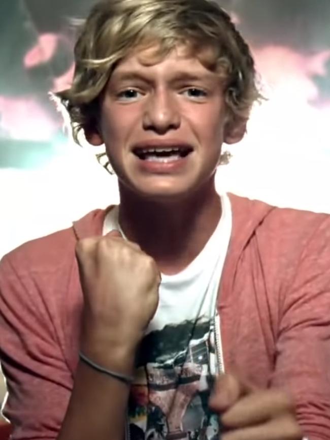 Cody Simpson in a video with Flo Rida.