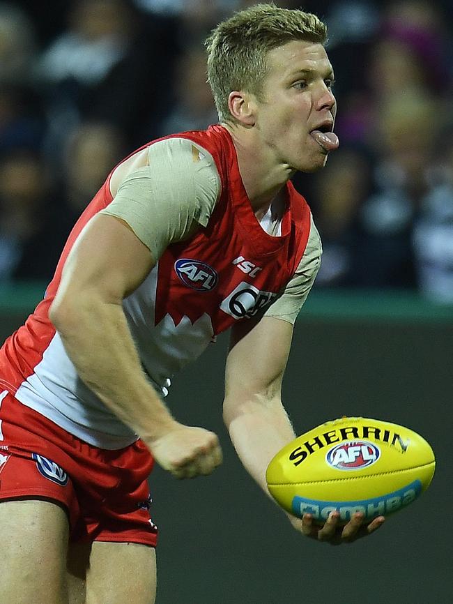 Dan Hannebery in action against Geelong.