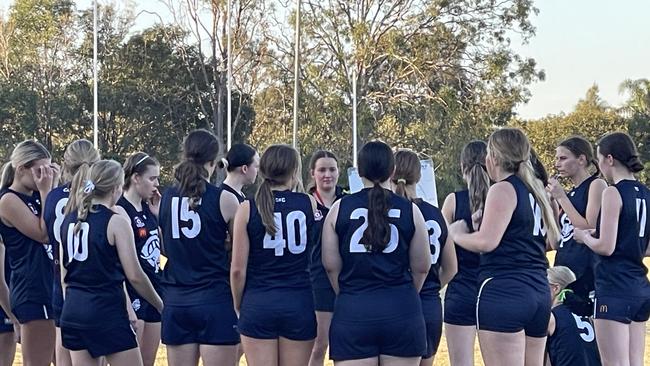 Roos assistant coach Charlotte Howard addresses her side.