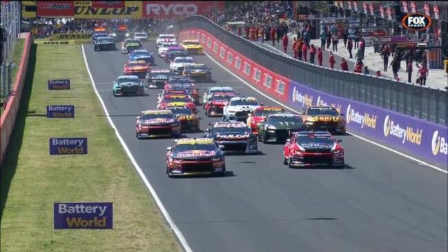 Bathurst begins with early Whincup lead