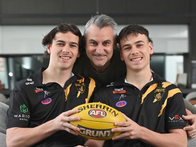 21/8/24. Former Carlton AFL footballer Scott Camporeale with his twin boys and rising footy stars, Glenelg's Ben and Lucas. Ben, Scott and LucasPicture: Keryn Stevens