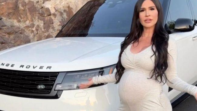 The glam mum got a Range Rover as a push present. Image: The Sun