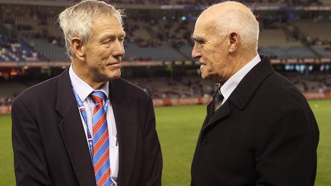 Bulldogs greats John Schultz and Harvey Stevens chat.