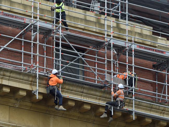 MELBOURNE, AUSTRALIA - NewsWire Photos AUGUST 23, 2022: Generic images of building construction workers on site in Melbourne. Picture: NCA NewsWire / Andrew Henshaw