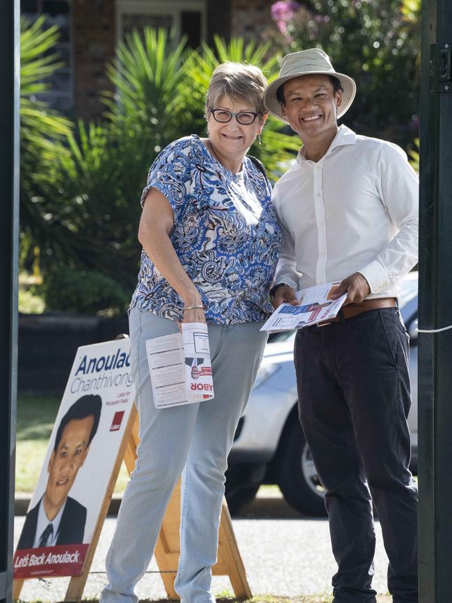 Anoulack Chanthivong with Susan Greaves before she voted at Robert Townson Public School. Picture: Matthew Vasilescu