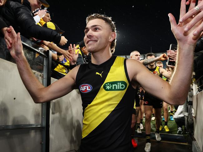 MELBOURNE – July 6 : AFL. Richmonds Sam Banks leads the team off after the round 17 AFL match between Richmond and Sydney Swans at the MCG on July 6, 2023. Photo by Michael Klein.