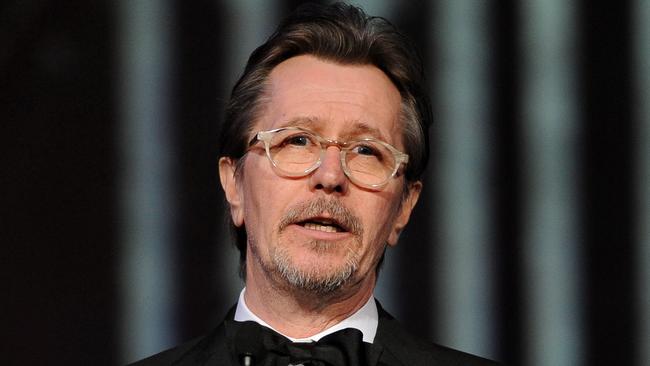 Gary Oldman Apologises For Defending Alec Baldwin And Mel Gibsons Comments On Jewish And Gay 