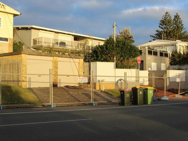 All affected properties are now fenced off along Ocean View Drive. Picture: Fiona Killman