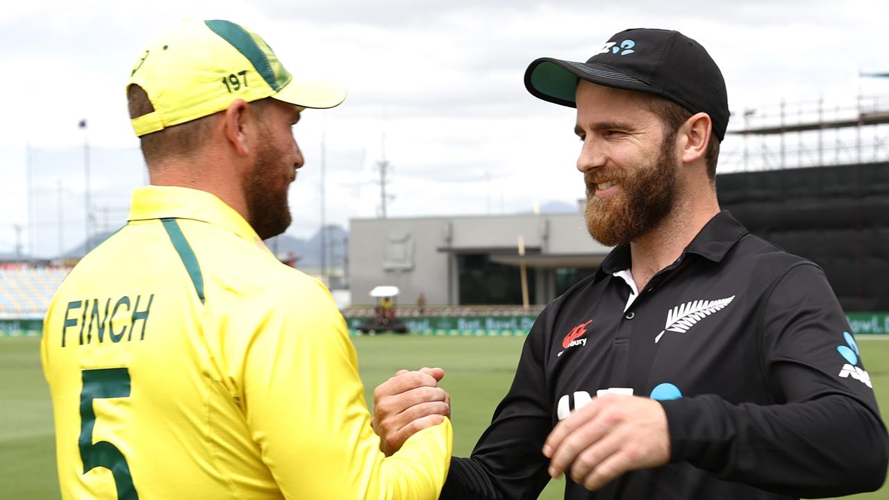 Aaron Finch of Australia and Kane Williamson of New Zealand shake hands. Photo by Robert Cianflone/Getty Images