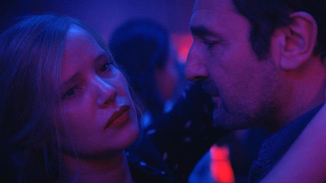 Gilles Lellouche and Joanna Kulig in Kompromat (2022)