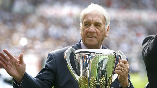 Fred Wooller with the 1963 cup in 2009.