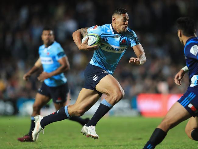 SYDNEY, AUSTRALIA - MAY 05:  Israel Folau of the Waratahs runs the ball during the round 12 Super Rugby match between the Waratahs and the Blues at Lottoland on May 5, 2018 in Sydney, Australia.  (Photo by Mark Evans/Getty Images)