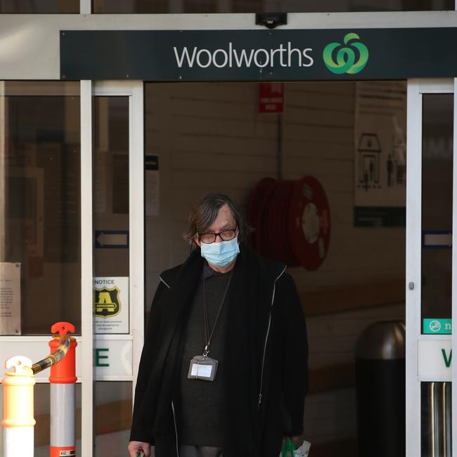 The Woolworths supermarket at Balmain was closed overnight. Picture: NCA NewsWire / David Swift.