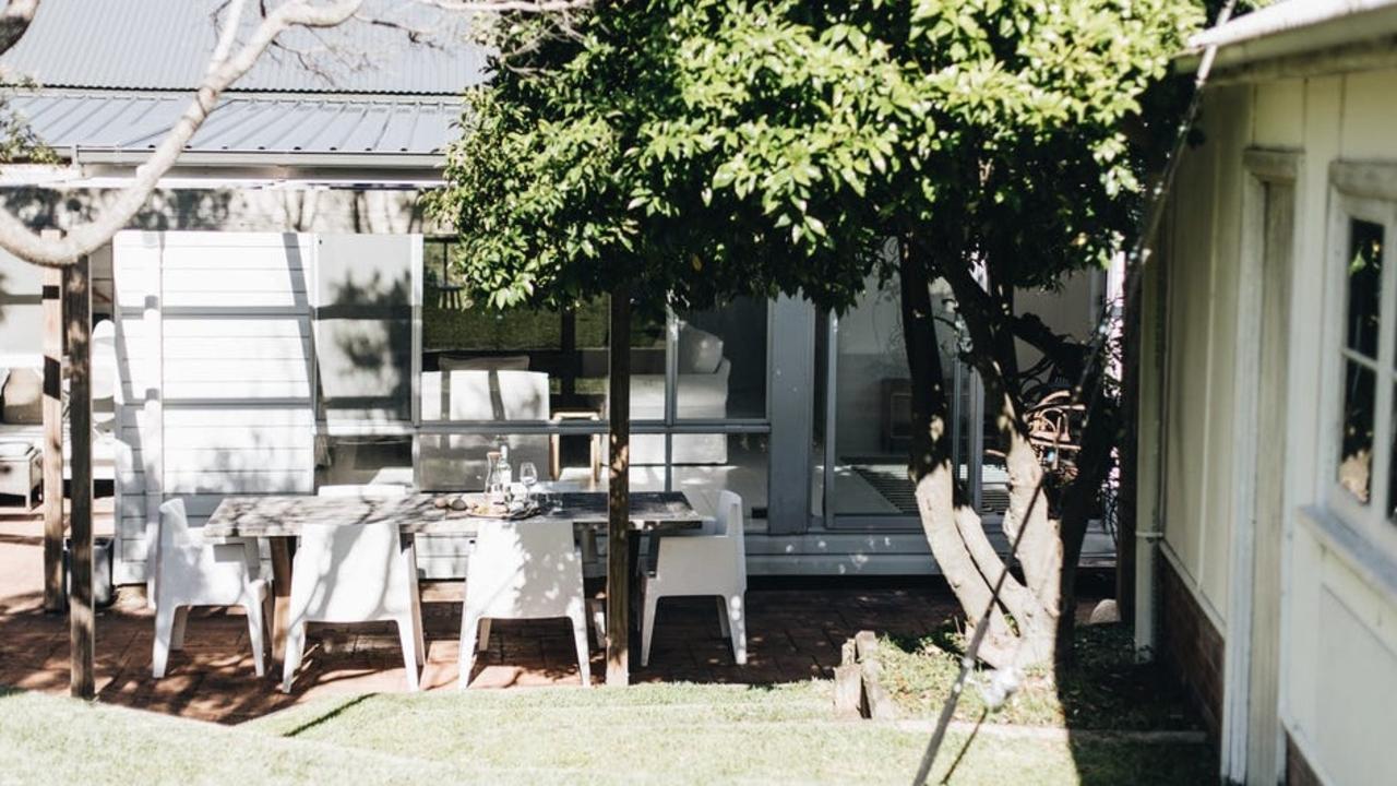 Outdoor dining in the back yard.