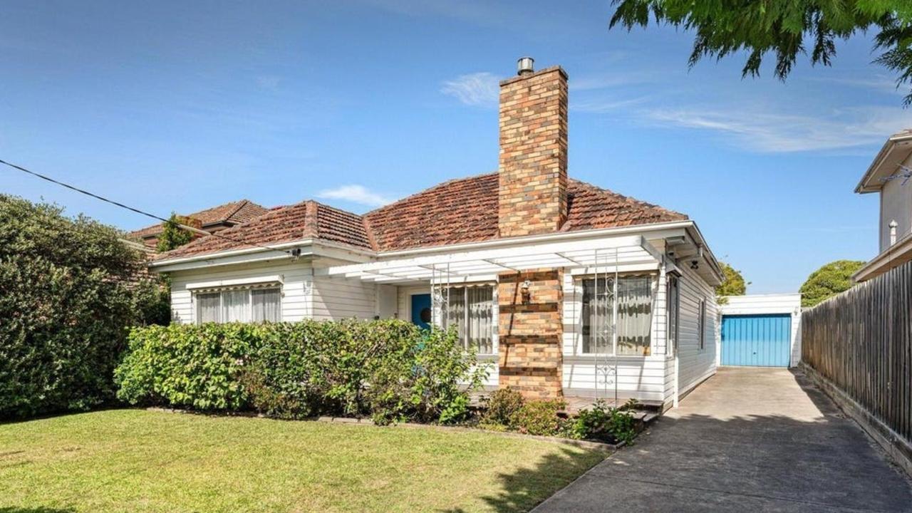 In Melbourne’s southeast, <a href="https://www.realestate.com.au/property-house-vic-parkdale-439369420?sourcePage=rea:p4ep:property-details&amp;sourceElement=avm-currently-advertised-view-listing">10 Bethell Ave, Parkdale </a>is listed for rent.