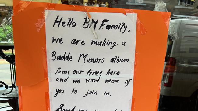 Iconic Glebe cafe Badde Manors announced it’s closure on it’s doors.