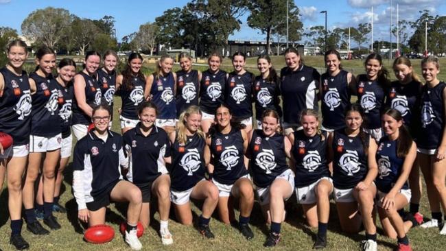 The Cooparoo under 17 Div 1 girls team - they had a round 7 win.