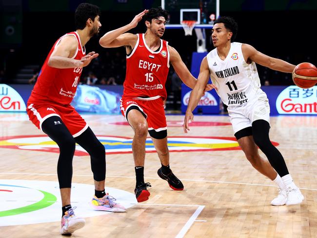 Flynn Cameron #11 of New Zealand controls the ball against Anas Mahmoud #10 (L) and Patrick Gardner #15 of Egypt (Photo by Yong Teck Lim/Getty Images)