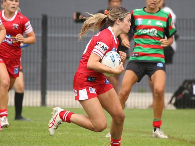 Michala Hardy crossed for the Steelers. Picture: Warren Gannon Photography