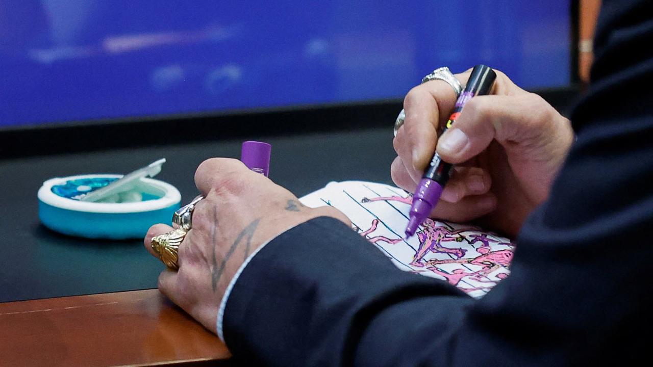 On Wednesday, Depp chose to use coloured markers for his doodle session.