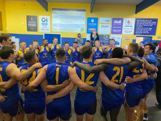 Noble Park FC sings the song