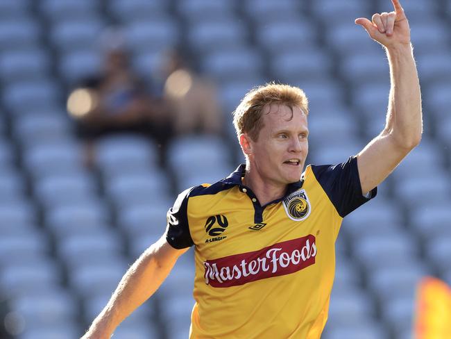 GOSFORD, AUSTRALIA - FEBRUARY 07: Matt Simon of the Mariners celebrates a goal during the round 7 A-League match between the Central Coast Mariners and Western United FC at Central Coast Stadium, on February 07, 2021, in Gosford, Australia. (Photo by Mark Evans/Getty Images)