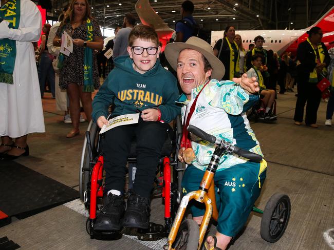 SYDNEY, AUSTRALIA : NewsWire Photos - SEPTEMBER 11 2024;Grant Scooter Patterson of The Australian Paralympic Team is seen signing an autograph of a fan at the Welcome home from Paris Ceremony in Sydney. Picture: NewsWire / Gaye Gerard