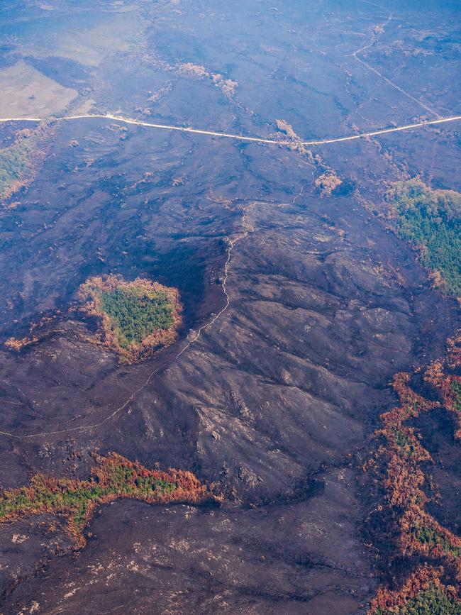 2019 Tasmanian bush fires. Eliza Plateau Walking Track and Scotts Peak Dam Road, Celtic Hill Fire - at Southwest National Park. . Picture - LUKE TSCHARKE / PAR AVION
