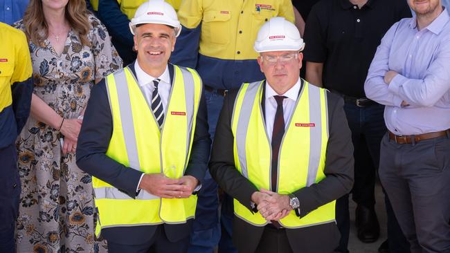 6.11.23 - SA Premier Peter Malinauskas with BAEÃs Managing Director (Maritime) Craig Lockhart and staff at the Osbourne shipyard. Photo: Naomi Jellicoe