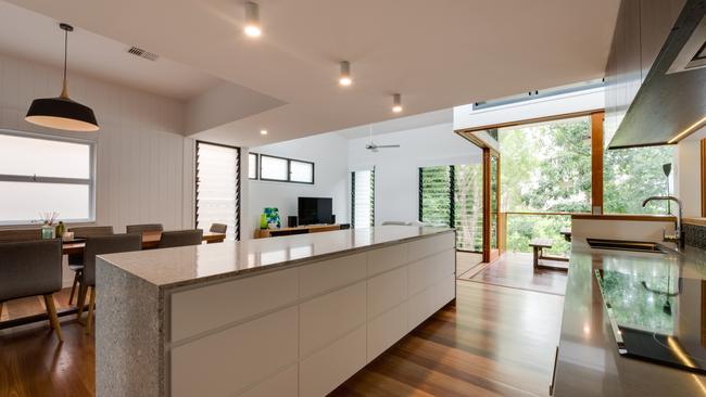 Queensland renovation: Ideas to renovate cottage and add more space ...