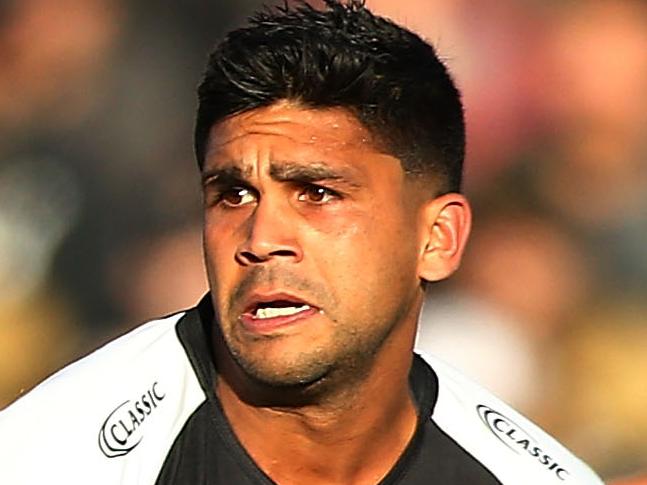 SYDNEY, AUSTRALIA - AUGUST 18:  Tyrone Peachey of the Panthers makes a break during the round 23 NRL match between the Penrith Panthers and the Newcastle Knights at Panthers Stadium on August 18, 2018 in Sydney, Australia.  (Photo by Matt Blyth/Getty Images)