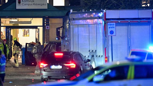 Members of the emergengy services work at the scene of the Risbergska School in Orebro, Sweden. (Photo by Jonathan NACKSTRAND / AFP)