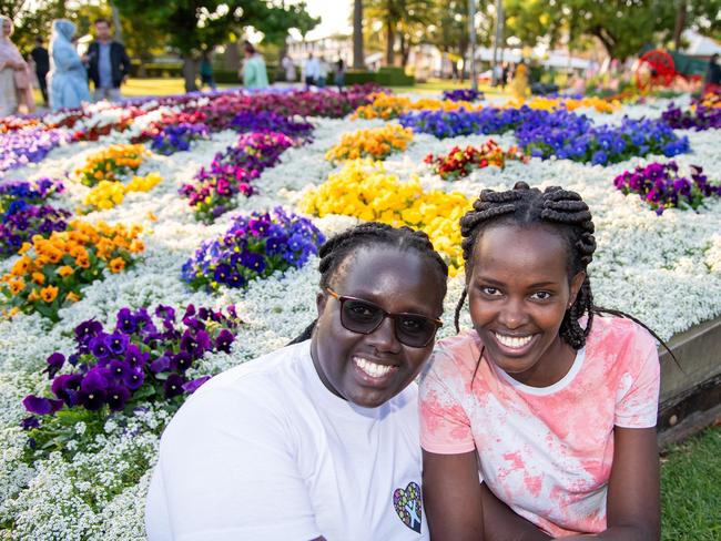 MEGA GALLERY: Thousands flock to see our beautiful park displays