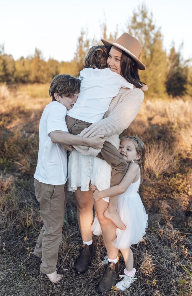 Stevie Smith with her children. Picture - Hannah Louise Photography.