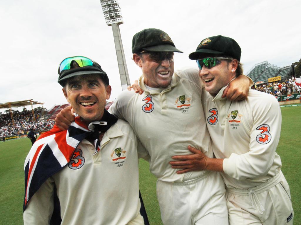 Michael Clarke (right) and Matthew Hayden (centre) had great success as teammates, whitewashing England 5-0 in the 2006-7 Ashes. Former Australian coach Justin Langer is also pictured (left). (AAP Image/Dean Lewins)