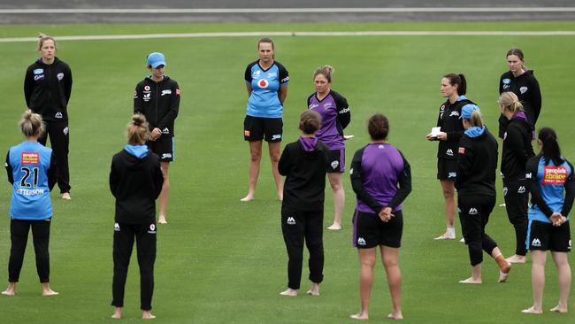 Members of the Strikers and Hurricanes take part in a barefoot ceremony prior to the Women's Big Bash League match between the Adelaide Strikers and the Hobart Hurricanes at Hurstville Oval, on October 25, 2020, in Sydney, Australia. (Photo by Mark Metcalfe/Getty Images)