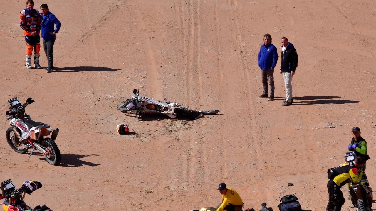 Toby Price (L) is comforted as medical staff attend to Paulo Goncalves. (Photo by FRANCK FIFE / AFP)