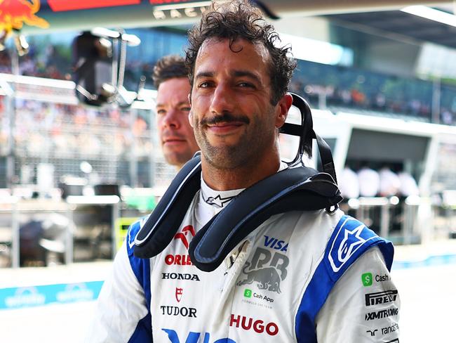 SPIELBERG, AUSTRIA - JUNE 29: 11th placed qualifier Daniel Ricciardo of Australia and Visa Cash App RB walks in the Pitlane during qualifying ahead of the F1 Grand Prix of Austria at Red Bull Ring on June 29, 2024 in Spielberg, Austria. (Photo by Mark Thompson/Getty Images)