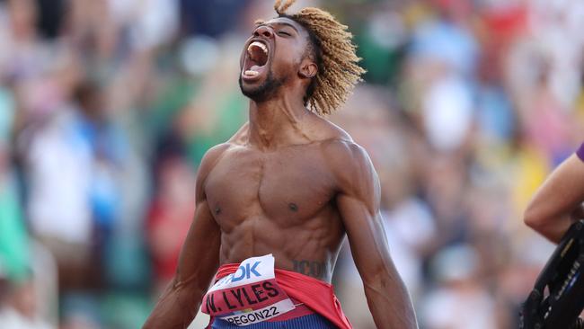 EUGENE, OREGON - JULY 21: Noah Lyles of Team United States celebrates winning gold in the Men's 200m Final on day seven of the World Athletics Championships Oregon22 at Hayward Field on July 21, 2022 in Eugene, Oregon.   Ezra Shaw/Getty Images/AFP == FOR NEWSPAPERS, INTERNET, TELCOS & TELEVISION USE ONLY ==