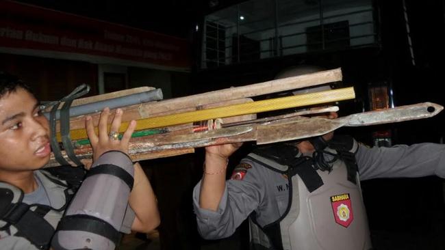 Police bring out weapons seized inside bali's Kerobokan jail