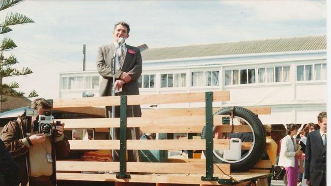 Arthur Clisby, then president of the Historic Motor Vehicle Club, addresses the crowd at the start of the first Bay to Birdwood in 1980.