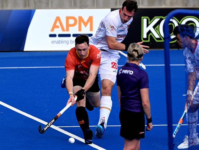 Australia’s Nathan Czinner battles for possession with Spain's Pau Cunill during the men's field hockey match between Australia and Spain in the FIH Hockey Pro League in Sydney on February 5, 2025. Picture: AFP